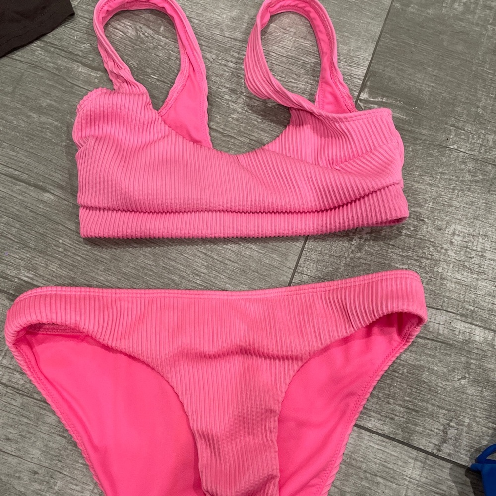 hollsiter pink bathing suit